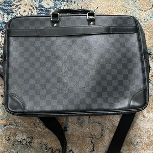 Authentic Louis Vuttion Damier Graphite Porte-Documents Voyage GM Messenger Bag